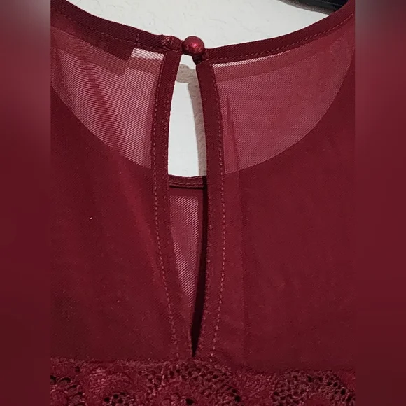 🎀Elegant Scobe Burgundy Lace Peplum Shirt - Junior's Medium🎀 - Picture 6 of 9